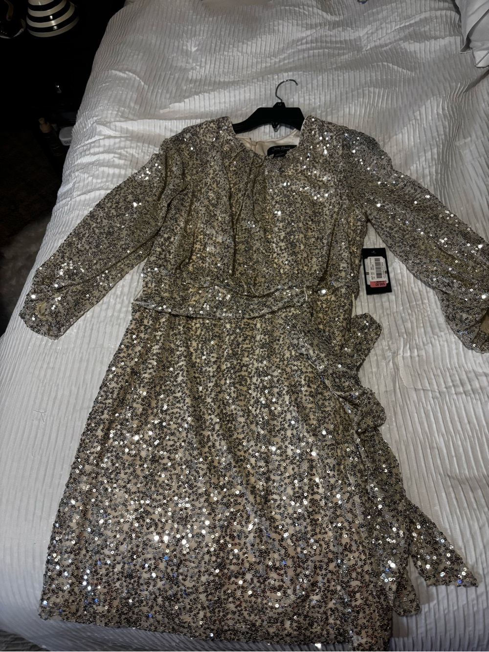 Jessica Howard Gold Sequin Long Sleeve Dress
